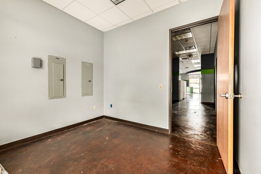 More Photos Of 5425 E Bell Rd, Scottsdale Medical For Lease