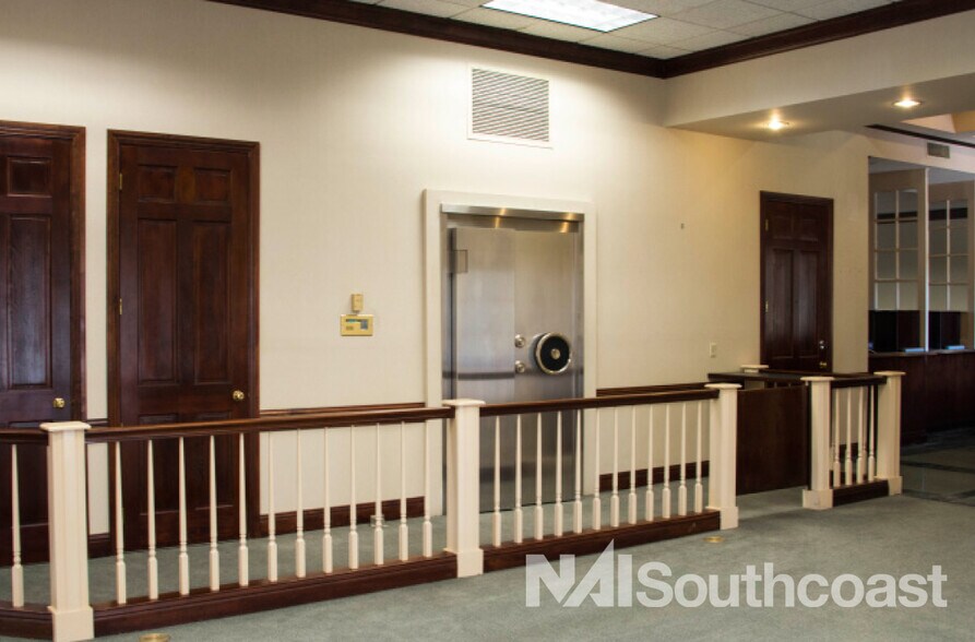 More Photos Of 7000 SE Federal Hwy, Stuart Office For Lease