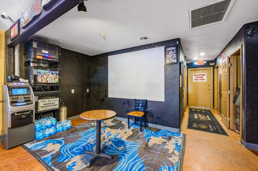 More Photos Of 877 Hancock Rd, Bullhead City Bar For Sale