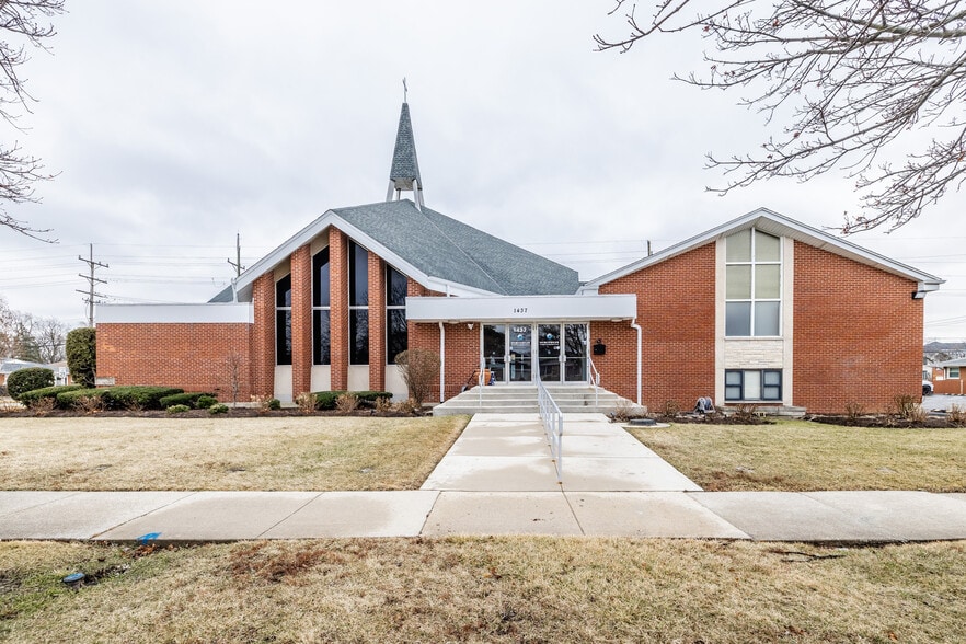 Primary Photo Of 1437 Oakton St, Park Ridge Specialty For Sale