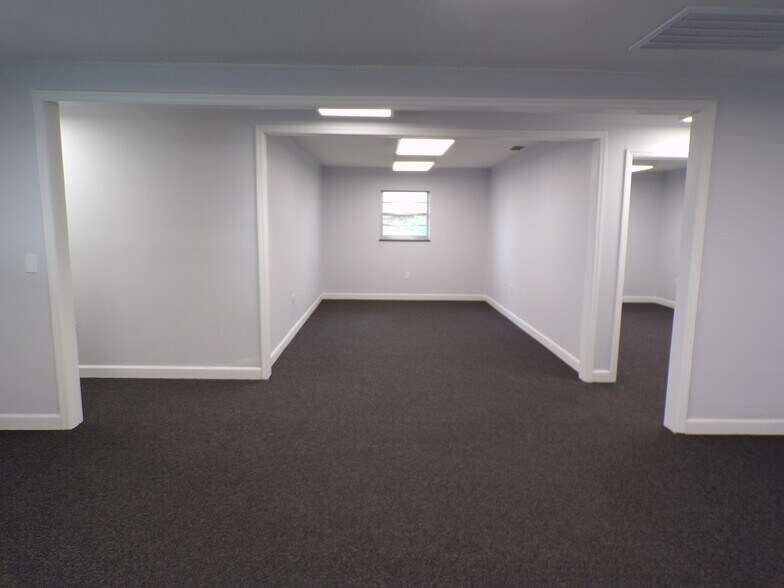 More Photos Of 2001-2005 Us Hwy 98, Lakeland Office For Lease