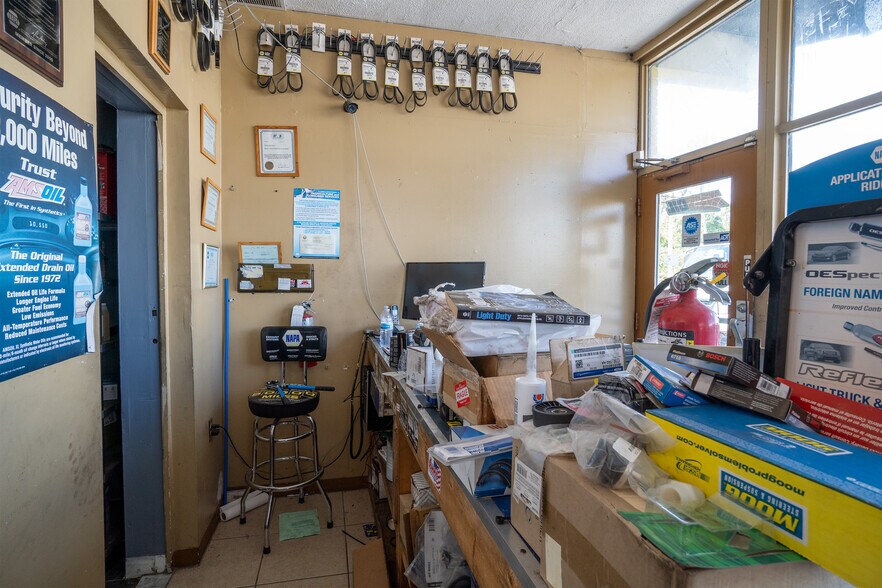 More Photos Of 5507 E Colonial Dr, Orlando Auto Repair For Sale
