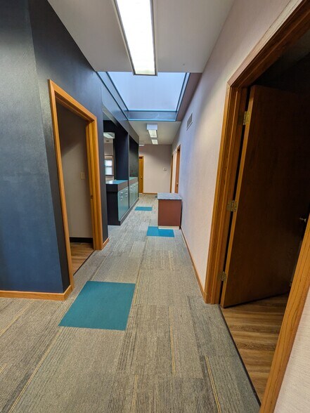 More Photos Of 1011 E Saint Maartens Dr, Saint Joseph Medical For Lease