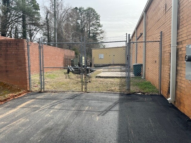 More Photos Of 2349 Plastics Dr, Gastonia Manufacturing For Lease