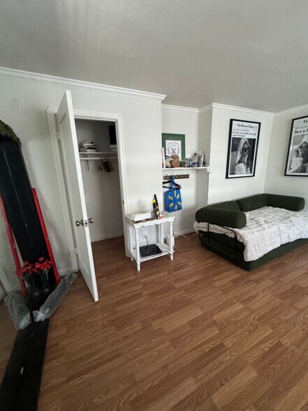 More Photos Of 1841 98th Ave, Oakland Freestanding For Sale