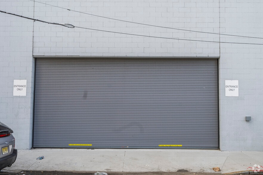 More Photos Of 153-44 S Conduit Ave, Jamaica Warehouse For Lease