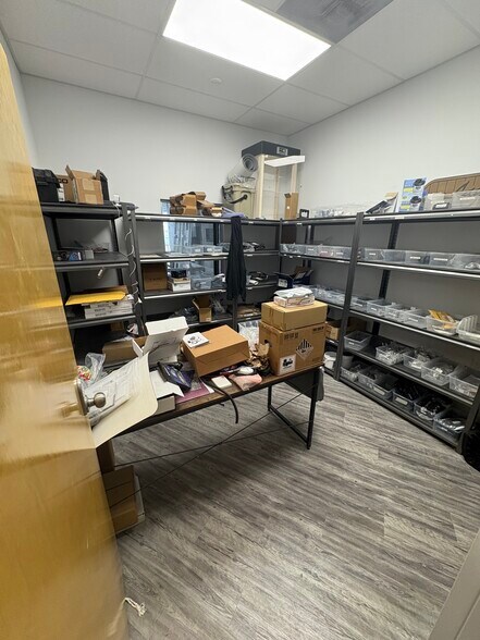 More Photos Of 3250 44th Ave N, Saint Petersburg Manufacturing For Lease