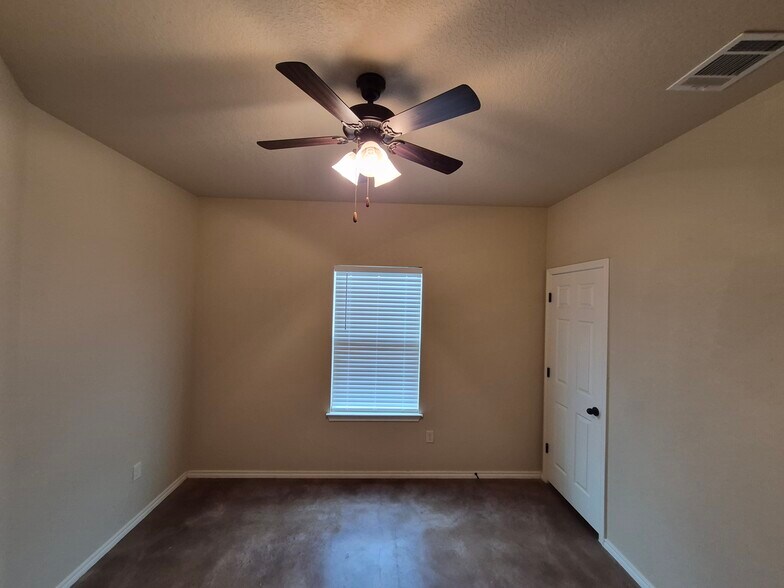 More Photos Of 698 Saengerhalle Rd, New Braunfels Apartments For Sale