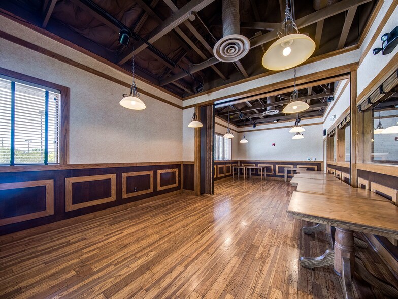 More Photos Of 341 Rockwood Rd, Arden Restaurant For Lease