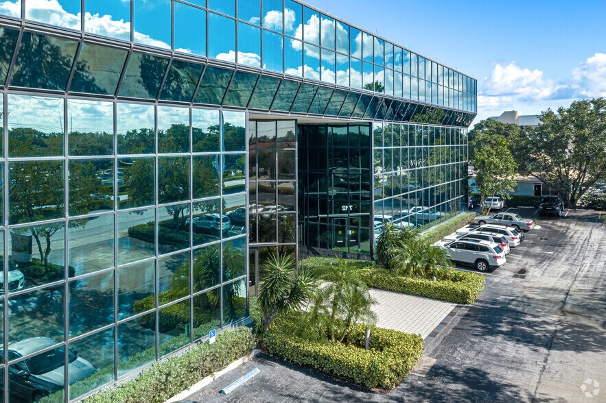 More Photos Of 712 US Highway 1, North Palm Beach Office For Sale