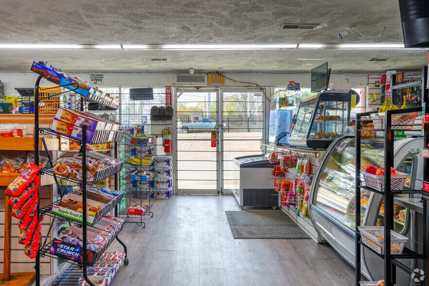 More Photos Of 3613 Wisconsin St, Vicksburg General Retail For Sale