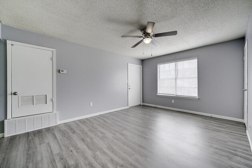 More Photos Of 1906 W Matthews Ave, Jonesboro Apartments For Sale