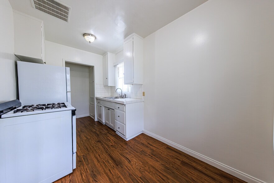 More Photos Of 650 W Wilson Ave, Glendale Apartments For Sale