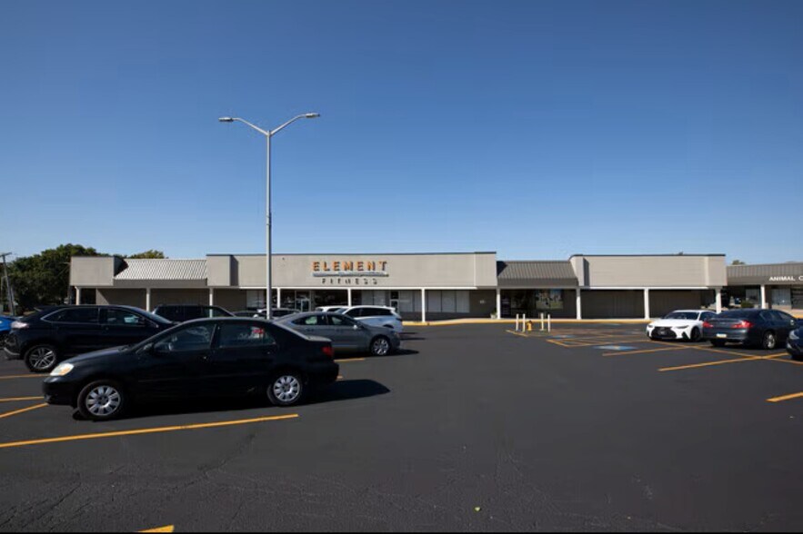 More Photos Of 7820-7880 Quivira Rd, Lenexa Unknown For Lease