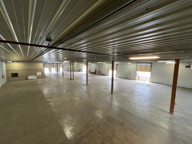 More Photos Of 2529 W Ferguson Rd, Fort Wayne Warehouse For Lease