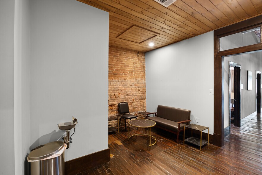 More Photos Of 109 E Lafayette St, Jackson Office Residential For Lease