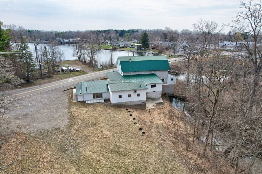 More Photos Of 8572 Silver Lake Rd, Linden Freestanding For Sale