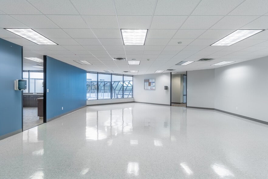 More Photos Of 6600 Lyndon B Johnson Fwy, Dallas Office For Lease