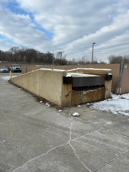 More Photos Of 12801 Silver Lake Rd, Brighton Manufacturing For Sale