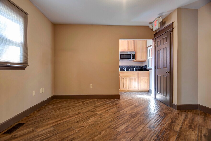 More Photos Of 1484 E Saint Louis St, Springfield Office For Sale