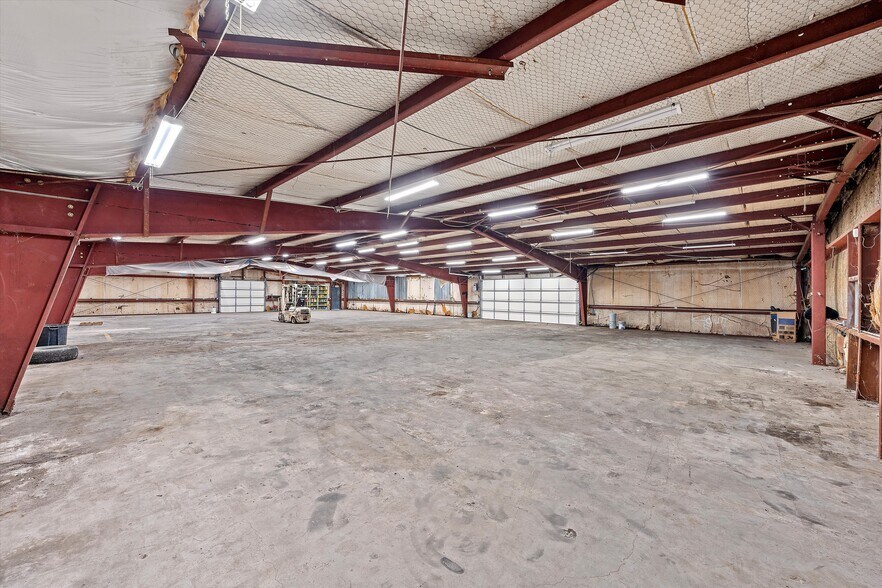 More Photos Of 200 N Lacy Dr, Waco Warehouse For Lease