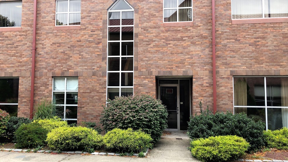 More Photos Of 33 Bassett Ln, Hyannis Medical For Sale