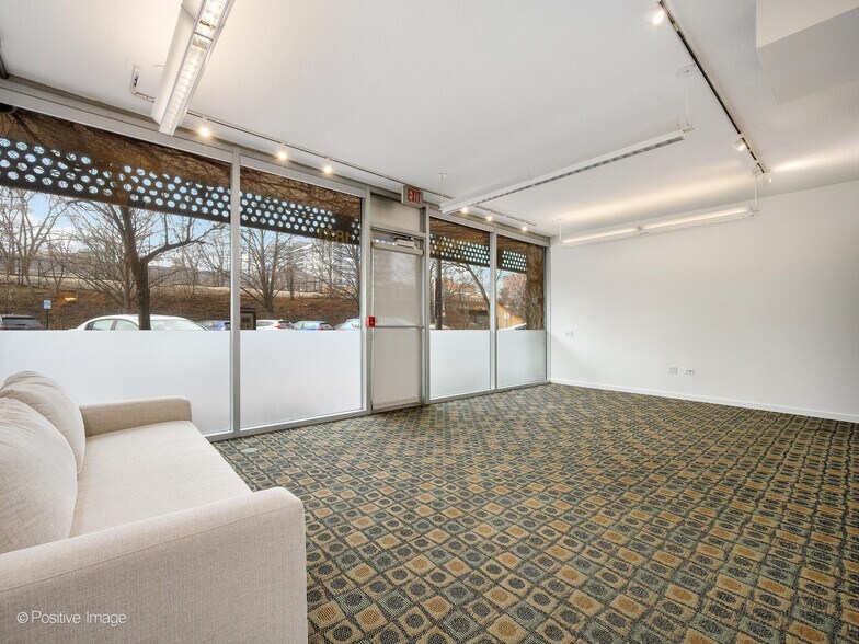 More Photos Of 1831 Benson Ave, Evanston Office For Sale