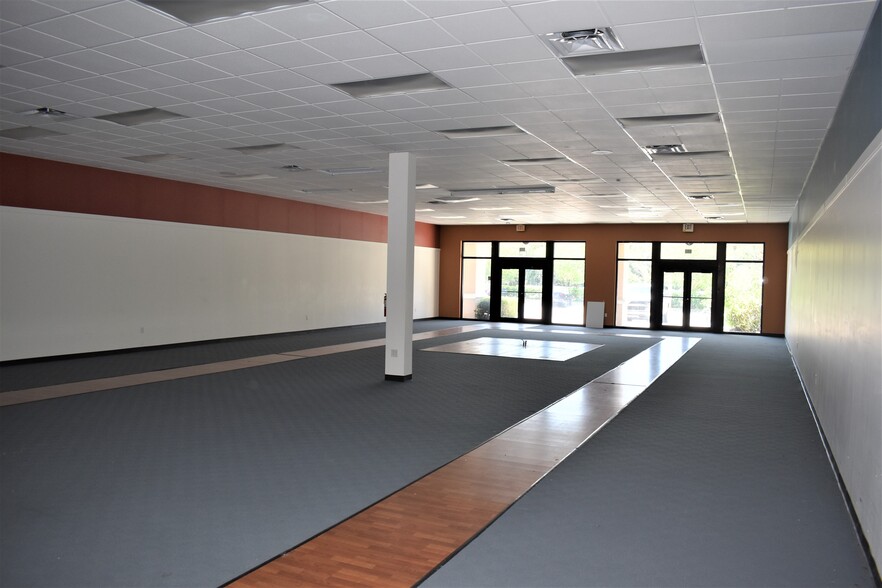 More Photos Of 6350 20th St, Vero Beach Freestanding For Lease