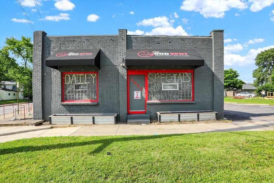 Primary Photo Of 2023 E Southeastern Ave, Indianapolis Restaurant For Sale