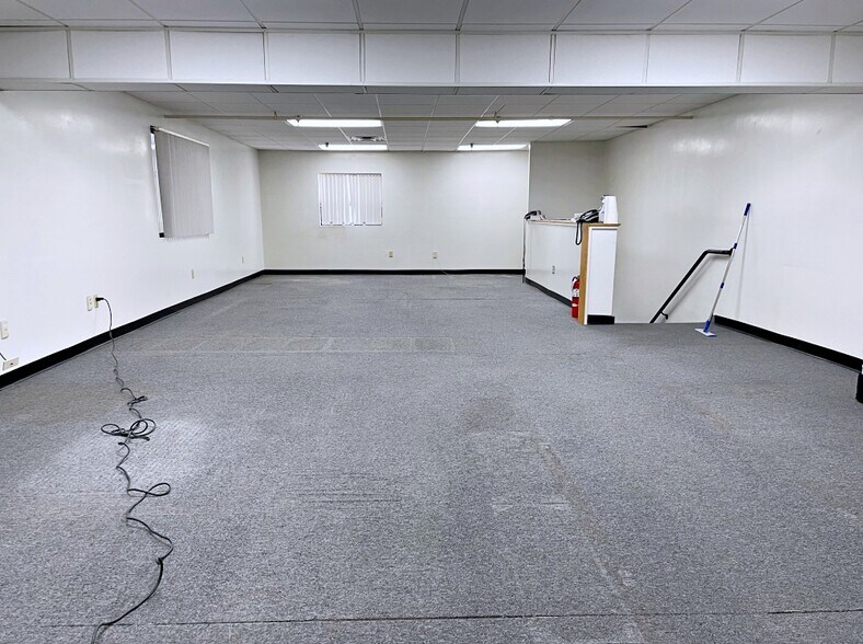 More Photos Of 34 Sullivan Rd, North Billerica Warehouse For Sale