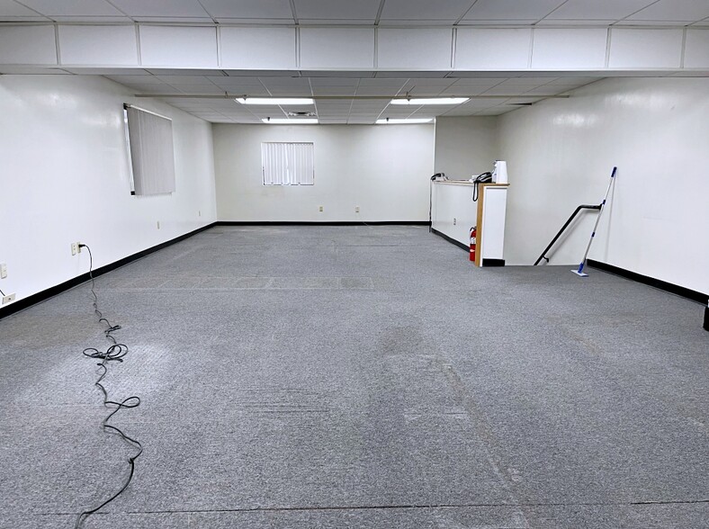 More Photos Of 34 Sullivan Rd, North Billerica Warehouse For Sale