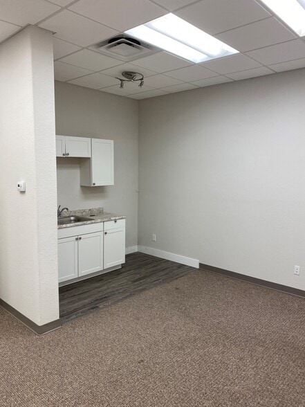 More Photos Of 746 North Dr, Melbourne Research And Development For Lease