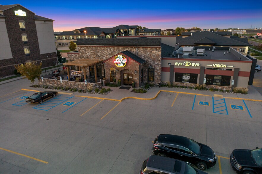 More Photos Of 1695 43rd St S, Fargo Restaurant For Lease