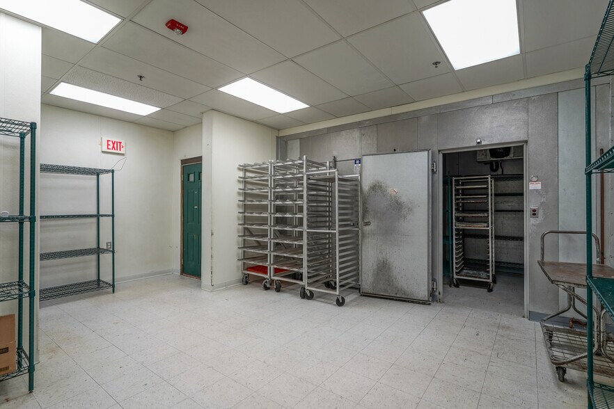 More Photos Of 3450 Gateway Dr, Grand Forks Restaurant For Lease