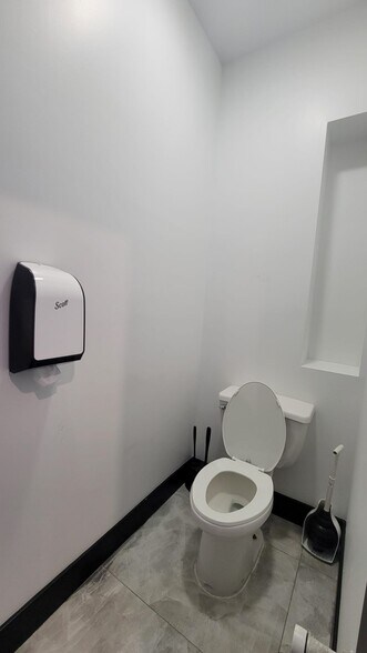 More Photos Of 283 NY-32 Rt, Central Valley Office For Lease