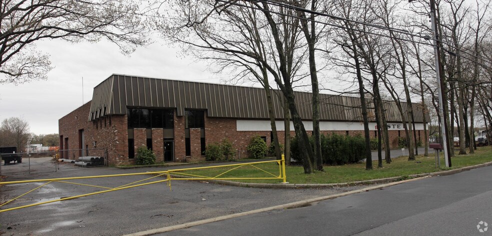 More Photos Of 87 Arlington Ave, Saint James Warehouse For Lease