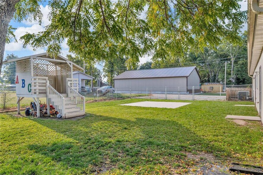 More Photos Of 109 E Railroad St, Silver Lake Daycare Center For Sale