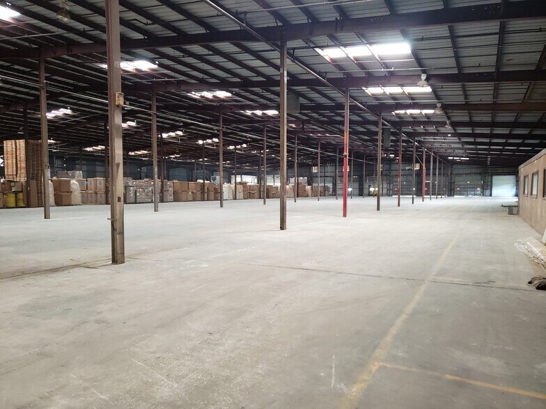 More Photos Of 2526 W New York Ave, Deland Warehouse For Sale