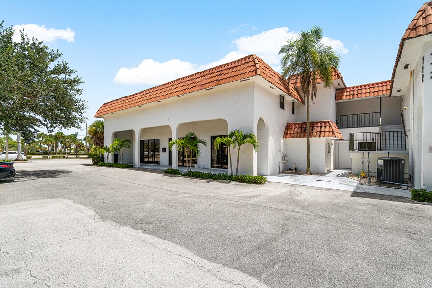 More Photos Of 112-120 US Highway 1, Tequesta Medical For Sale