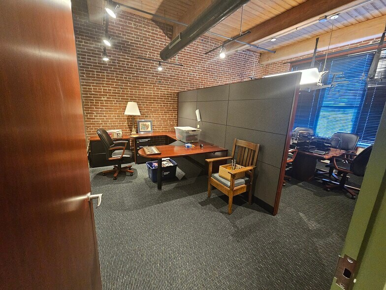 More Photos Of 1113-1115 Locust St, Saint Louis Office For Sale