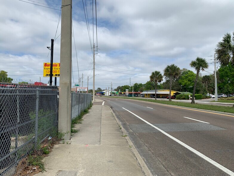 More Photos Of 5106 N Main St, Jacksonville Service Station For Sale