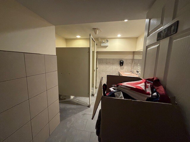 More Photos Of 3477 N Clark St, Chicago Bar For Lease