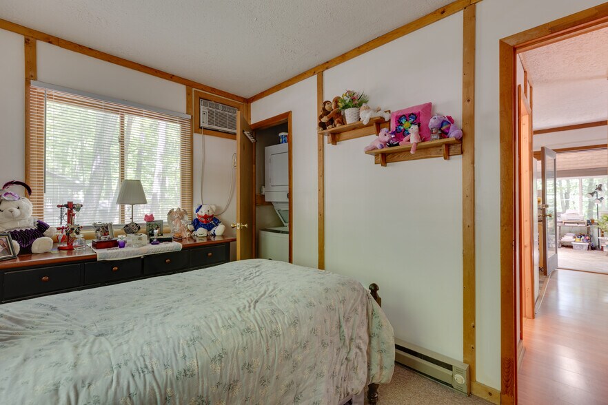 More Photos Of 11 Mountainside Dr, Berkeley Springs Specialty For Sale