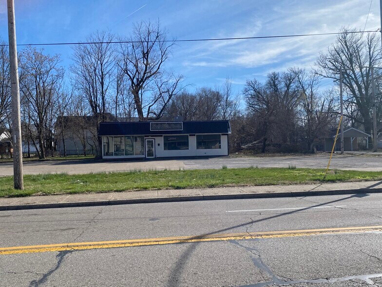More Photos Of 401 S Kentucky Ave, Evansville Freestanding For Sale