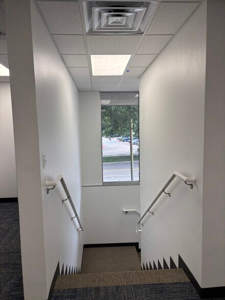 More Photos Of 414 W Parkway St, Denton Loft Creative Space For Sale