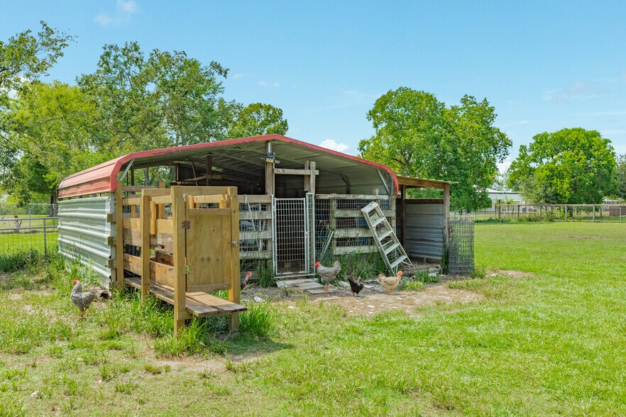 More Photos Of 2230 Nancy St, Alvin Specialty For Sale