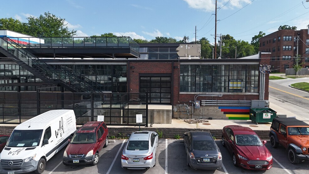 More Photos Of 515 28th St, Des Moines Storefront For Lease
