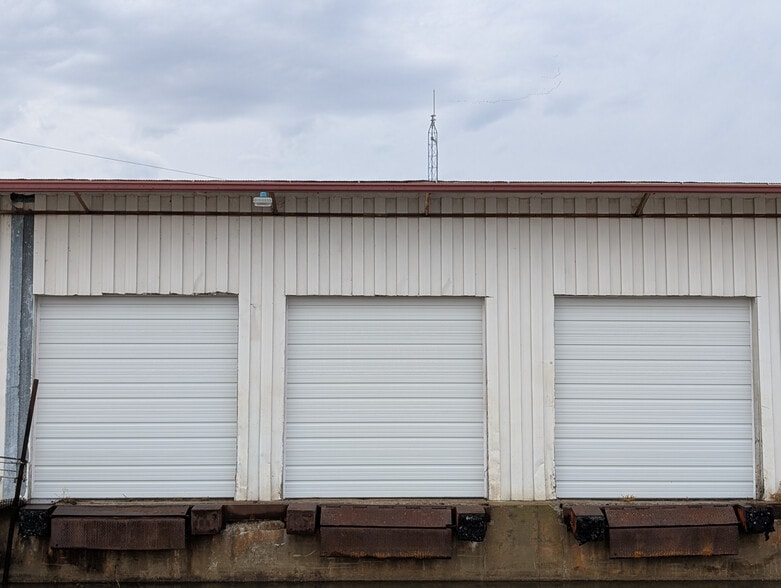 More Photos Of 125 Barlow Rd, Farmington Distribution For Sale