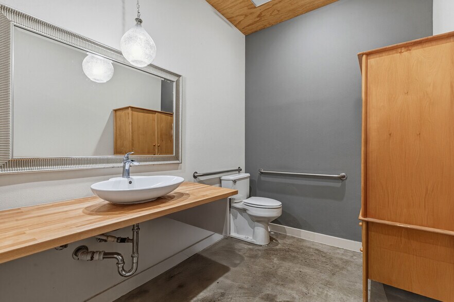 More Photos Of 505 W 15th St, Austin Loft Creative Space For Sale