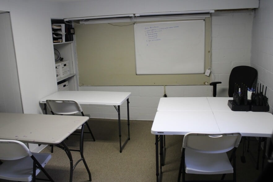 More Photos Of 867 High St, Worthington Office For Lease